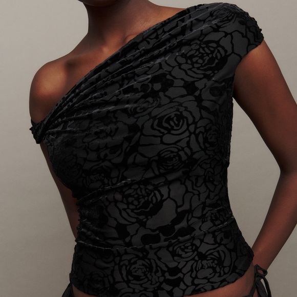 Reformation Tops - NWT Reformation Cello Knit Off Shoulder Floral Blouse Top Black Rose Velvet